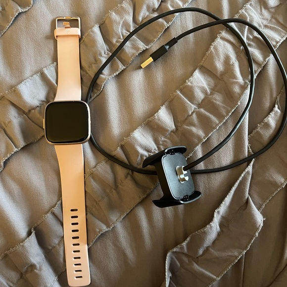 Fitbit Versa 2 Light Pink band with Rose Gold Square Display - Picture 3 of 4